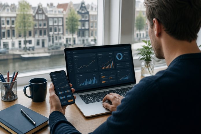 Nederlandse cryptobelegger vergelijkt crypto exchanges op laptop en telefoon