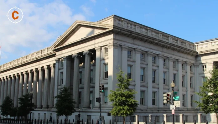 Het gebouw van het Amerikaanse ministerie van Financiën in Washington, met zuilen en een driehoekig fronton.